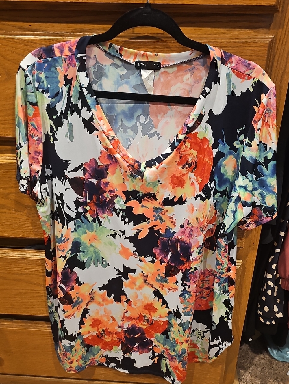 HEIMISH USA Floral V-Neck Short Sleeve Tee - Black Multi